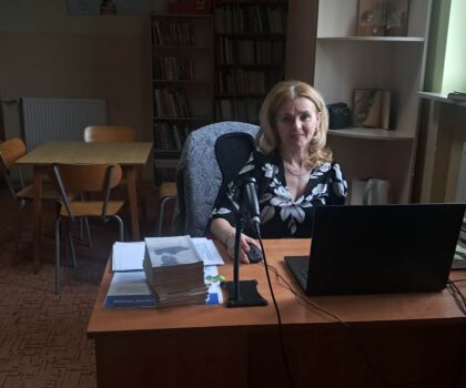 Pani Grażynka zaprasza do biblioteki